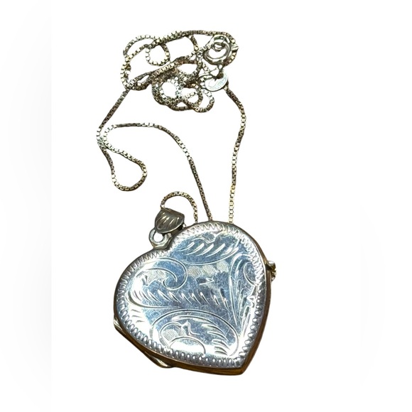 Vintage large sterling Silver 925 etched flat Heart Locket Necklace - Picture 4 of 5